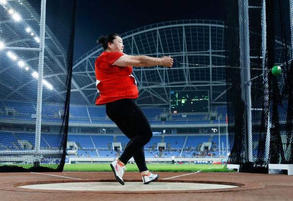全国田径锦标赛：朱亚明、王峥雨中夺冠