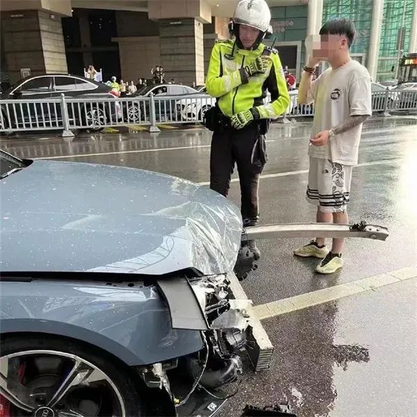 奥迪漂移失控、保时捷冲卡逃逸……GT Show官方通报 奥迪漂移失控、保时捷冲卡逃逸……GT Show官方通报