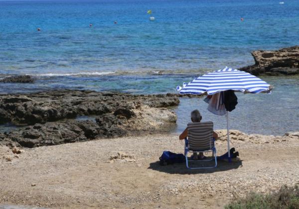 日光浴不香了？热浪削弱欧洲人赴地中海度假热情