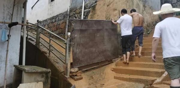 连夜驰援，已转移1100多人！富阳遭遇罕见短时局地暴雨，最新情况→