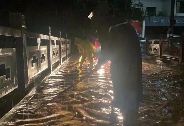 车辆被淹、水位暴涨！台风“杜苏芮”已加强 强降雨&强对流，今日继续！