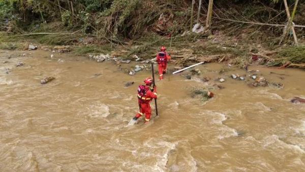 连夜驰援，已转移1100多人！富阳遭遇罕见短时局地暴雨，最新情况→