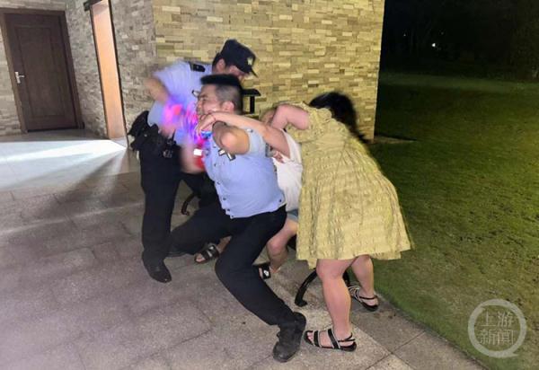 因结婚问题和男友闹掰,女子服用大量白酒头孢等陷入昏迷 因结婚问题和男友闹掰,女子服用大量白酒头孢等陷入昏迷