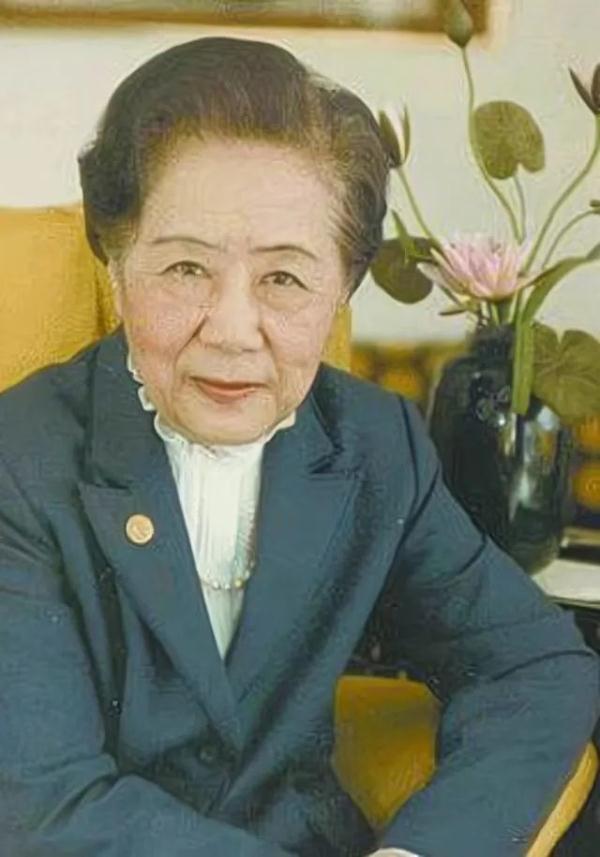 一闪一闪亮晶晶，她们的名字Bling Bling～