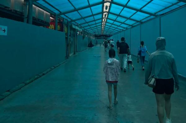 拖了10年！上海地铁最“恐怖”的这段地铁换乘通道，终于...
