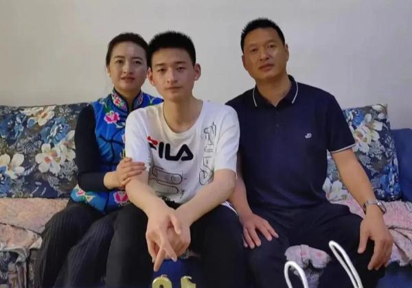 汶川地震“敬礼娃娃”郎铮被北大录取,他选择了这一专业→ 汶川地震“敬礼娃娃”郎铮被北大录取,他选择了这一专业→