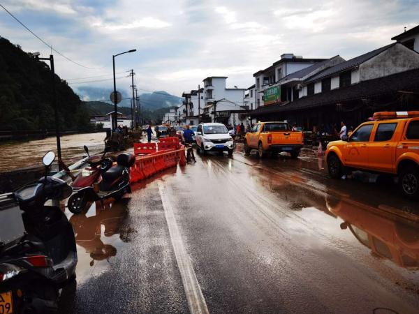 连夜驰援，已转移1100多人！富阳遭遇罕见短时局地暴雨，最新情况→