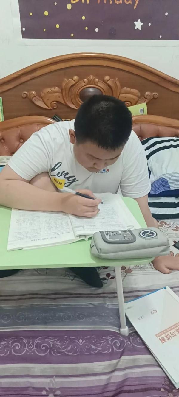 圆梦！“轮椅男孩”被安徽大学录取