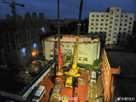 齐齐哈尔34中体育馆坍塌救援结束 齐齐哈尔34中体育馆坍塌救援结束