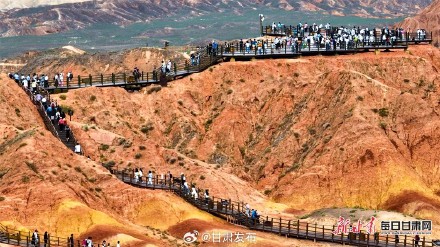 张掖七彩丹霞景区旅游热度不减 张掖七彩丹霞景区旅游热度不减