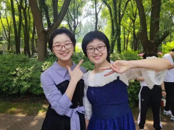 巧了！双胞胎考上同一所大学，连分数也……