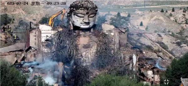 突发！千年古寺着火→