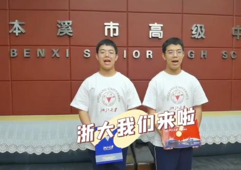 巧了！双胞胎考上同一所大学，连分数也……