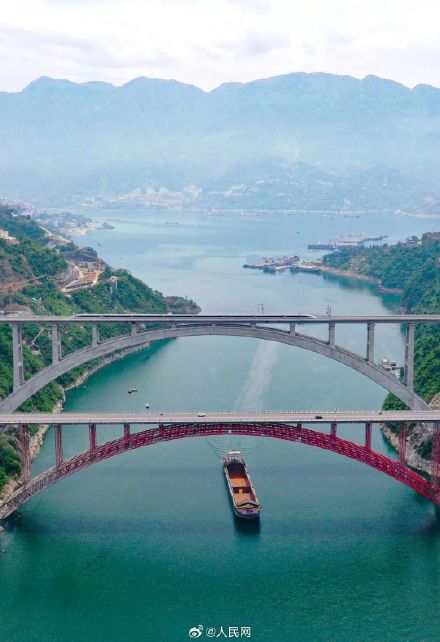 高铁如轻舟 已过万重山