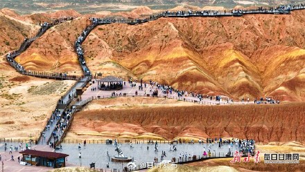 张掖七彩丹霞景区旅游热度不减 张掖七彩丹霞景区旅游热度不减