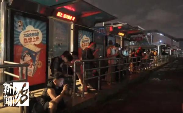 上海的深夜，从这里离开太难了！