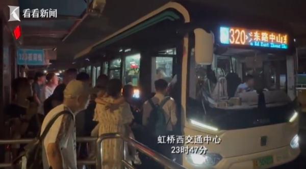 上海的深夜，从这里离开太难了！