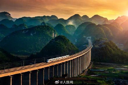 高铁如轻舟 已过万重山