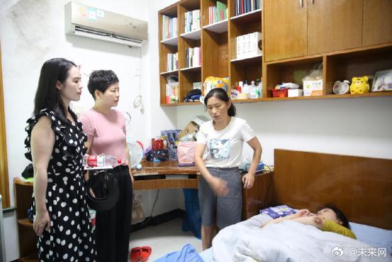 热搜!江西一高位截瘫女孩高考557分,手肘磨得见骨…… 热搜!江西一高位截瘫女孩高考557分,手肘磨得见骨……