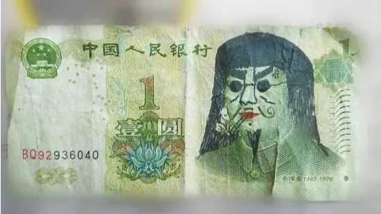 为博眼球烧“百元大钞”点烟？警方：抓你没商量