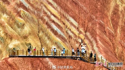 张掖七彩丹霞景区旅游热度不减 张掖七彩丹霞景区旅游热度不减