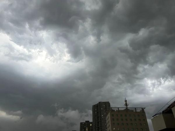 石家庄狂风大雨！河北冰雹+暴雨发货中→