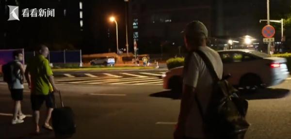 上海的深夜，从这里离开太难了！