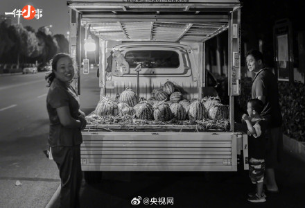 沦陷在夏天的西瓜摊