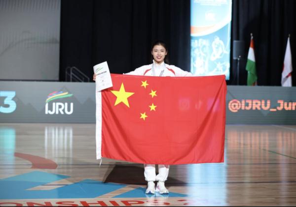 快到看不见!中国选手再破跳绳世界纪录 快到看不见!中国选手再破跳绳世界纪录