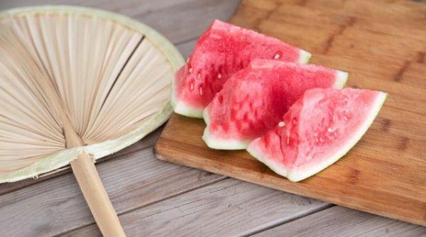 夏日三伏天来临，如何利用季节特点进行体重管理