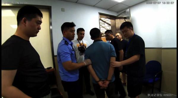 343万的裸钻被调包,男子如何偷天换日?上海警方快速破获钻石盗窃案 343万的裸钻被调包,男子如何偷天换日?上海警方快速破获钻石盗窃案