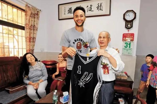 NBA球星李凯尔加入中国国籍！有八分之一中国血统