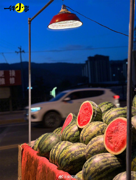 沦陷在夏天的西瓜摊