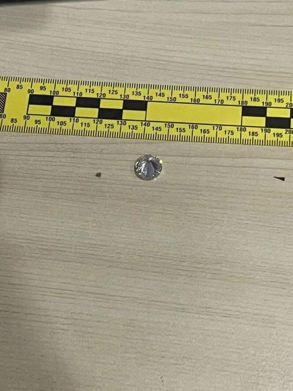 343万的裸钻被调包,男子如何偷天换日?上海警方快速破获钻石盗窃案 343万的裸钻被调包,男子如何偷天换日?上海警方快速破获钻石盗窃案