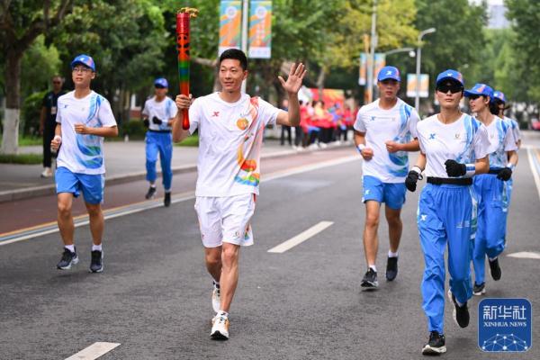 成都第31届世界大学生夏季运动会火炬传递圆满成功