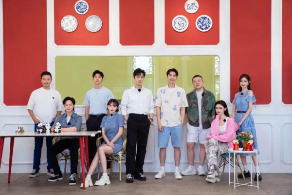 《中餐厅7》首播收视夺冠 “双店长制”引网友热议