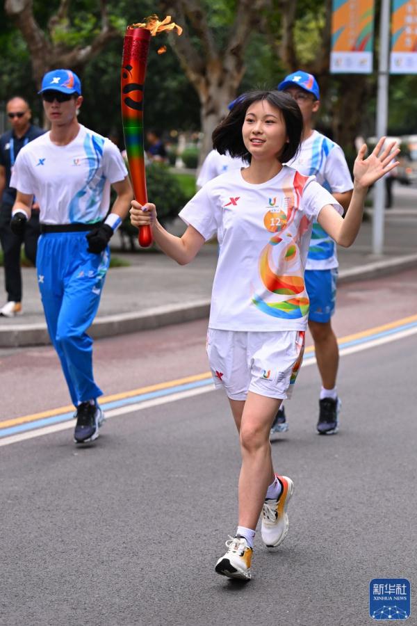 成都第31届世界大学生夏季运动会火炬传递圆满成功