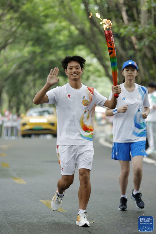 成都第31届世界大学生夏季运动会火炬传递圆满成功