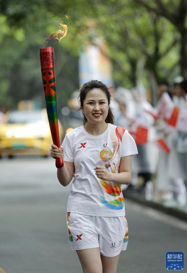 成都第31届世界大学生夏季运动会火炬传递圆满成功