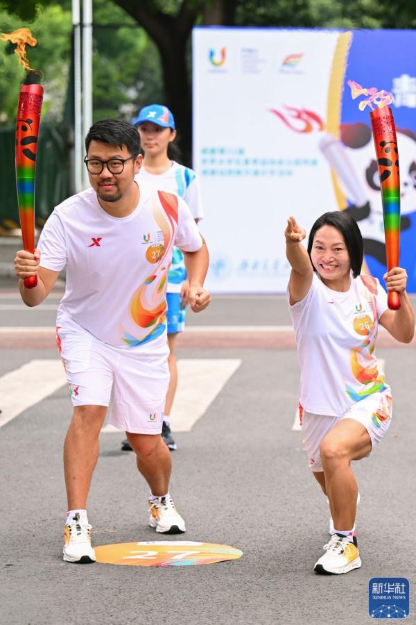 成都第31届世界大学生夏季运动会火炬传递圆满成功