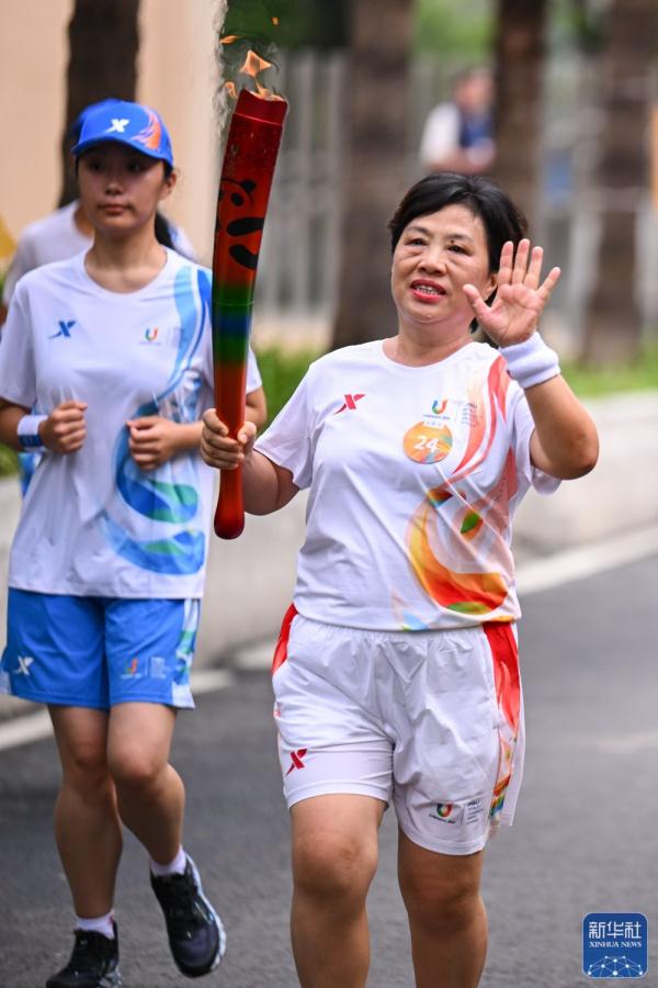 成都第31届世界大学生夏季运动会火炬传递圆满成功