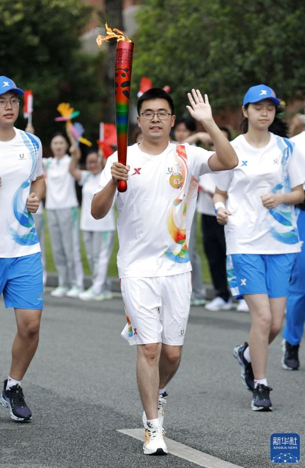 成都第31届世界大学生夏季运动会火炬传递圆满成功