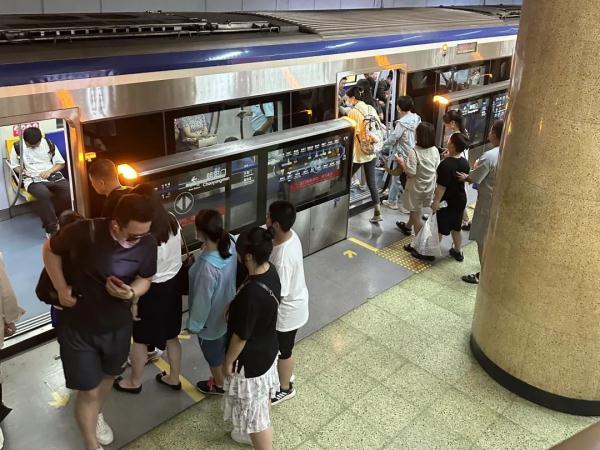 别胡说了！北京地铁可没禁止喝水