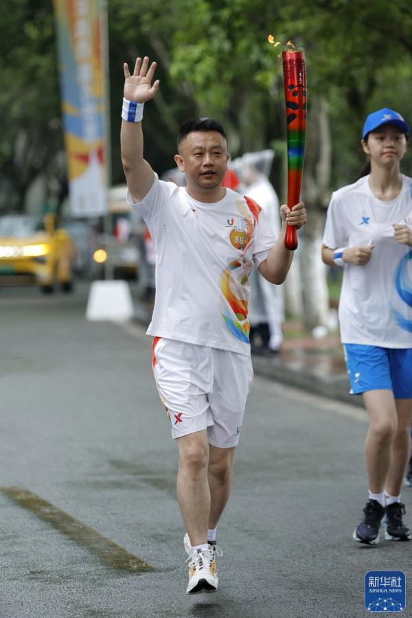 成都第31届世界大学生夏季运动会火炬传递圆满成功