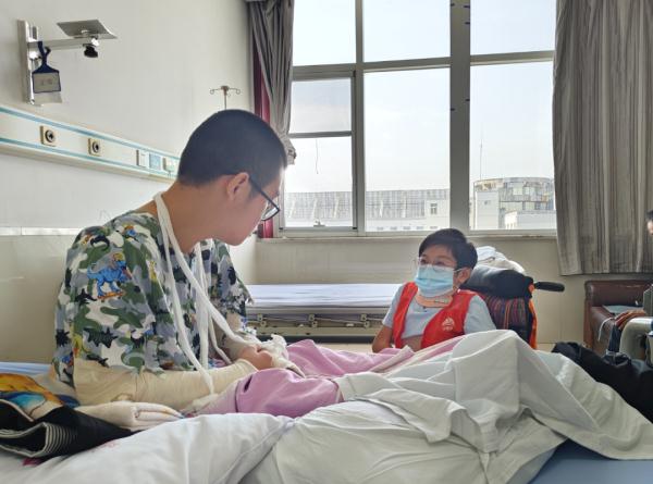 像玻璃一样脆弱的“瓷娃娃”，也像钻石一样闪耀