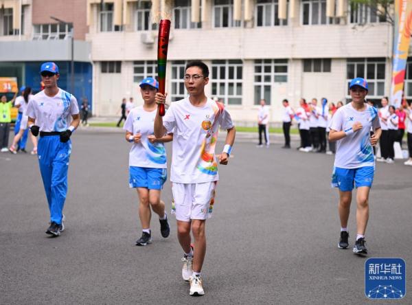 成都第31届世界大学生夏季运动会火炬传递圆满成功