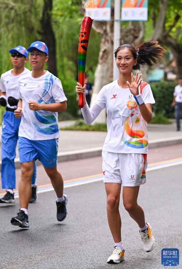 成都第31届世界大学生夏季运动会火炬传递圆满成功