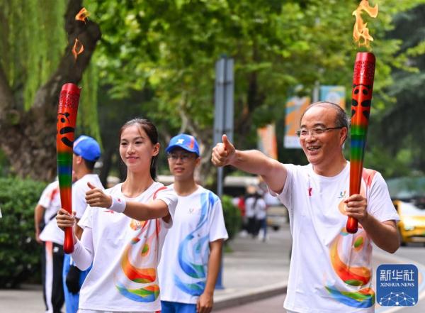 成都第31届世界大学生夏季运动会火炬传递圆满成功