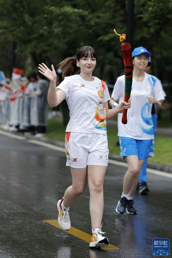 成都第31届世界大学生夏季运动会火炬传递圆满成功