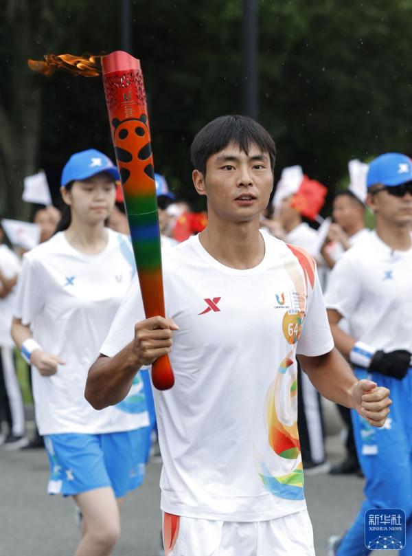 成都第31届世界大学生夏季运动会火炬传递圆满成功